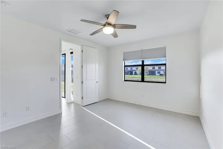 7918  Bristol  CIR, Naples, FL 34120