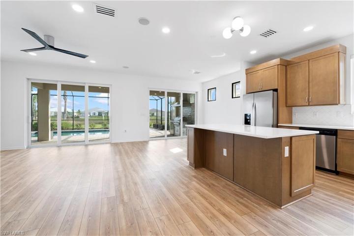 42370  Edgewater  DR, PUNTA GORDA, FL 33982