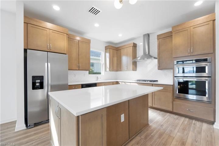 42370  Edgewater  DR, PUNTA GORDA, FL 33982