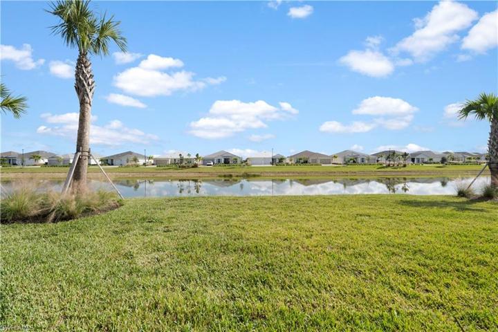 42370  Edgewater  DR, PUNTA GORDA, FL 33982