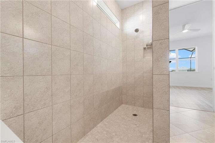 42370  Edgewater  DR, PUNTA GORDA, FL 33982