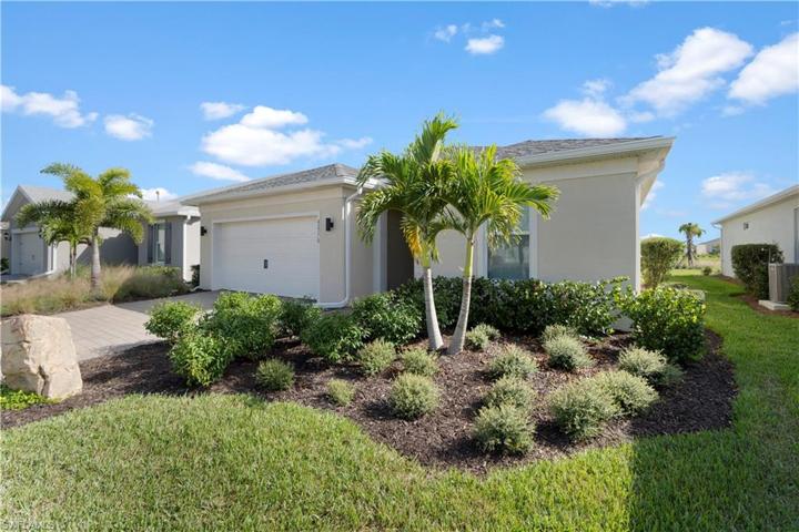42370  Edgewater  DR, PUNTA GORDA, FL 33982