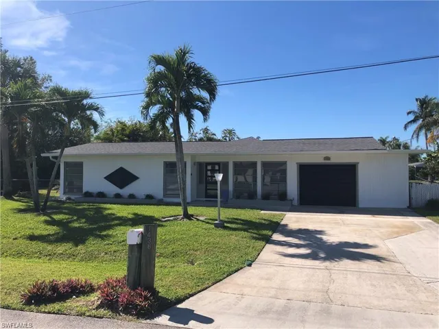 1438 Windsor Ct, Cape Coral, Florida 33904