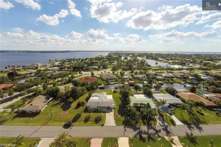 1438 Windsor Ct, Cape Coral, Florida 33904