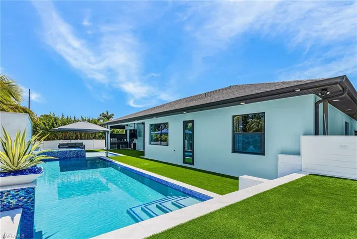8800 Woodgate Manor Ct, Fort Myers, Florida 33908