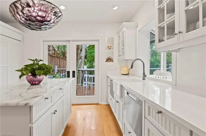 61 12th Ave S, Naples, Florida 34102