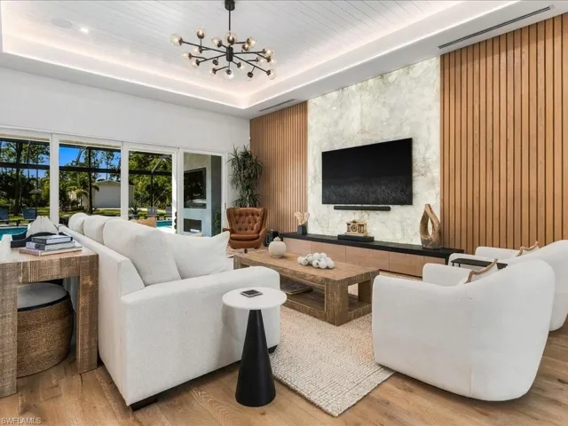 6190 Bur Oaks Ln, Naples, Florida 34119