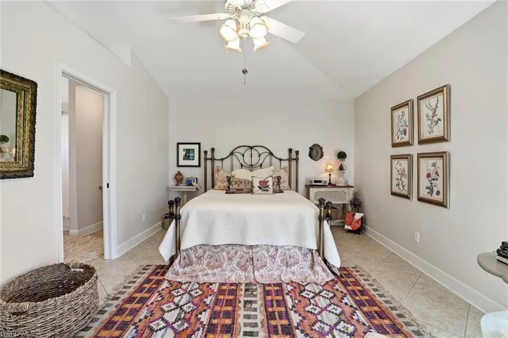 3688  Kent  DR, Naples, FL 34112