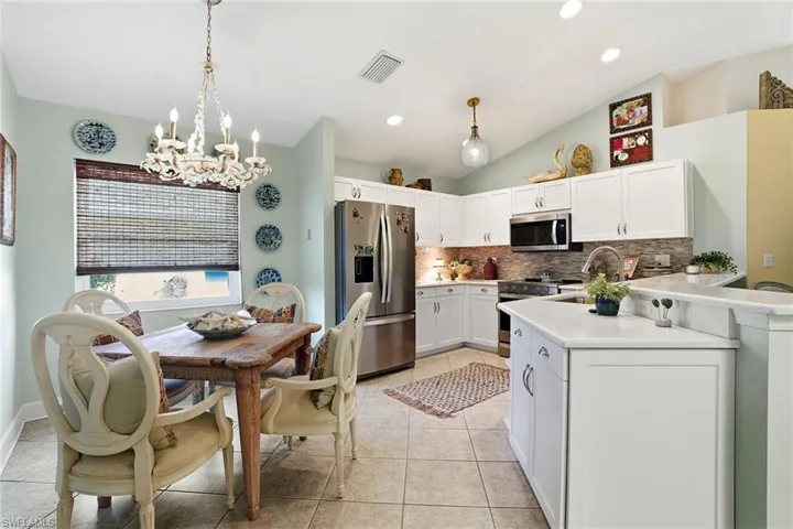 3688  Kent  DR, Naples, FL 34112