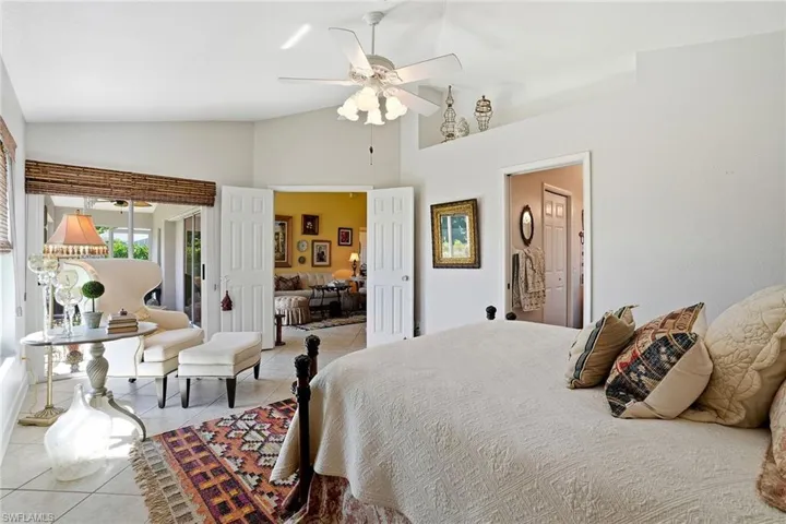 3688  Kent  DR, Naples, FL 34112