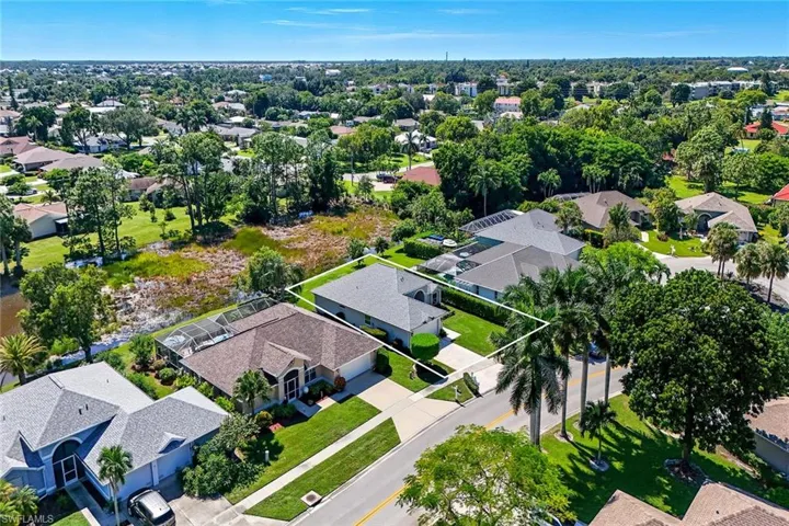 3688  Kent  DR, Naples, FL 34112
