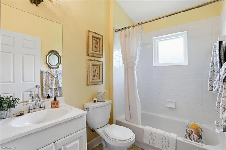 3688  Kent  DR, Naples, FL 34112