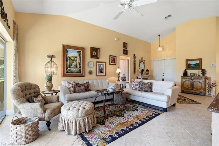 3688  Kent  DR, Naples, FL 34112
