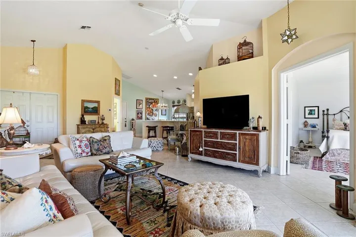 3688  Kent  DR, Naples, FL 34112