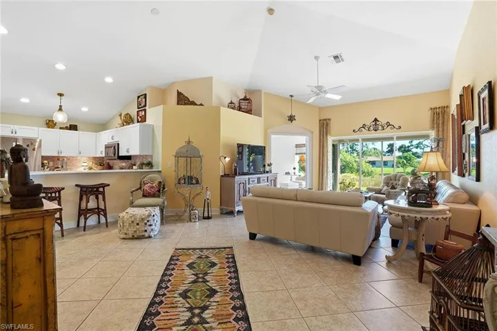 3688  Kent  DR, Naples, FL 34112