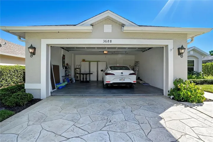 3688  Kent  DR, Naples, FL 34112