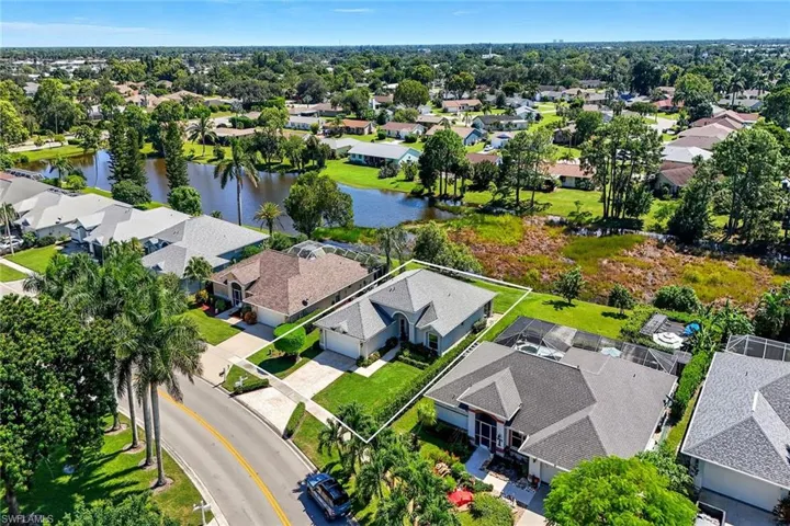 3688  Kent  DR, Naples, FL 34112