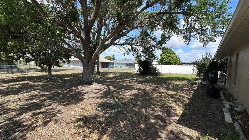 302 SE 1st  PL, Cape Coral, FL 33990