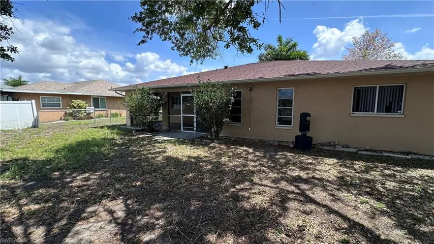 302 SE 1st  PL, Cape Coral, FL 33990