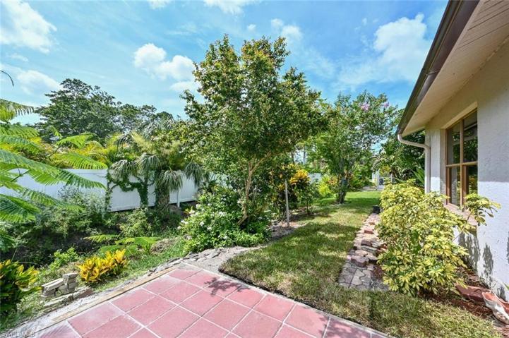 945 Charlemagne BLVD, NAPLES FL 34112