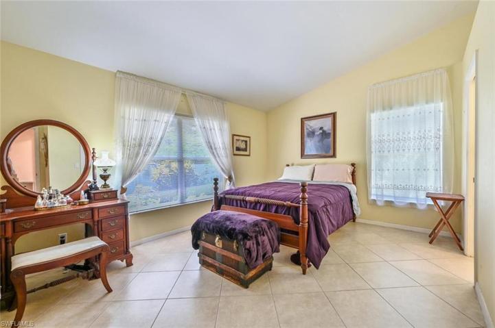 Guest bedroom with walk-in closet