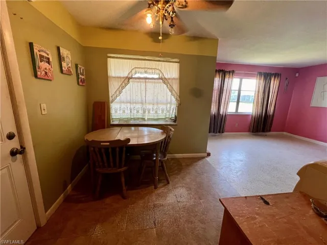 dining room with ceiling fan