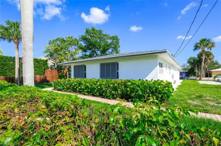 2777 Shoreview Dr 2, Naples, Florida 34112
