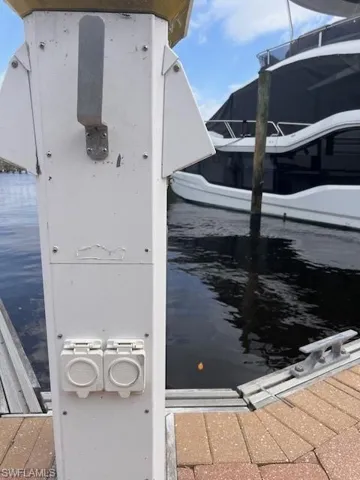 Power / Water Pedestal