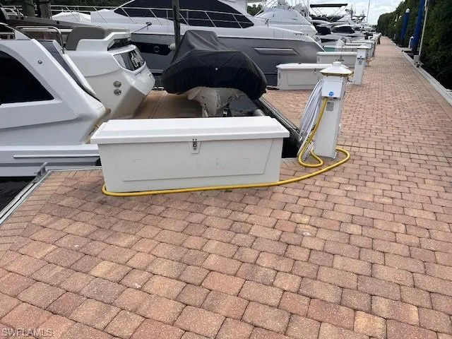 Dock box included