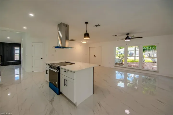 1124 Nw 1st Pl, Cape Coral, Florida 33993