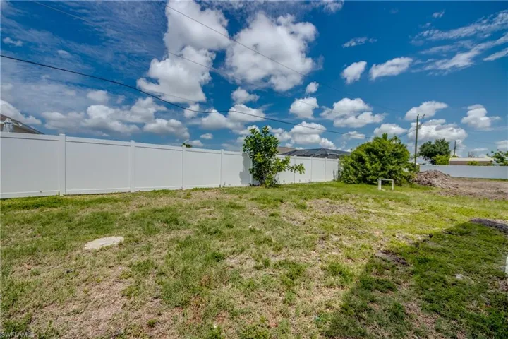 1124 Nw 1st Pl, Cape Coral, Florida 33993