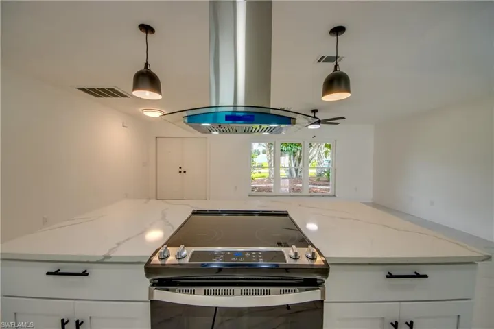 1124 Nw 1st Pl, Cape Coral, Florida 33993