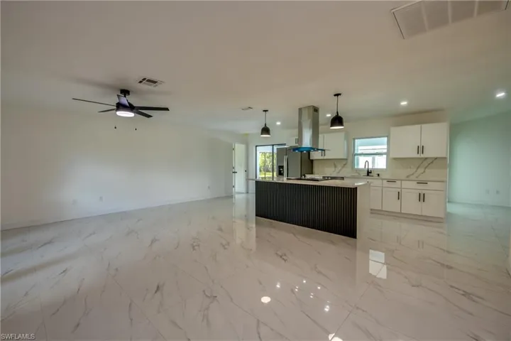 1124 Nw 1st Pl, Cape Coral, Florida 33993