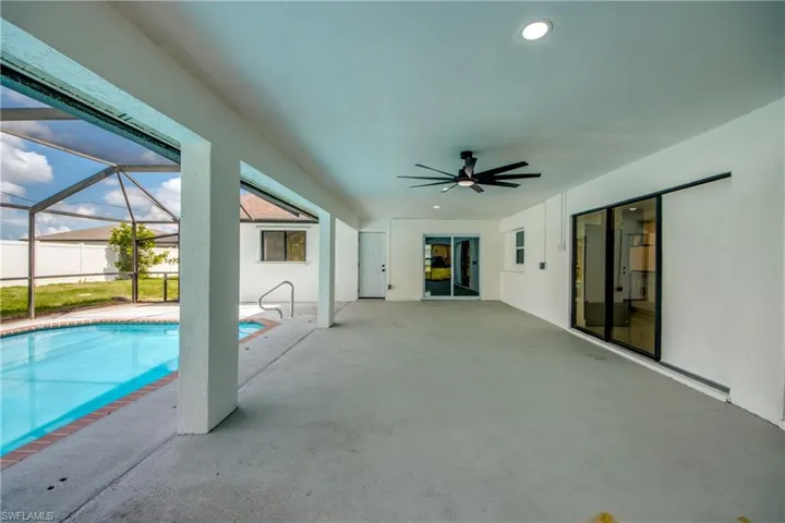 1124 Nw 1st Pl, Cape Coral, Florida 33993