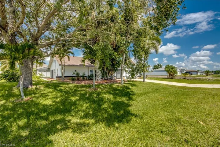 1124 Nw 1st Pl, Cape Coral, Florida 33993