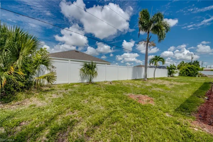 1124 Nw 1st Pl, Cape Coral, Florida 33993