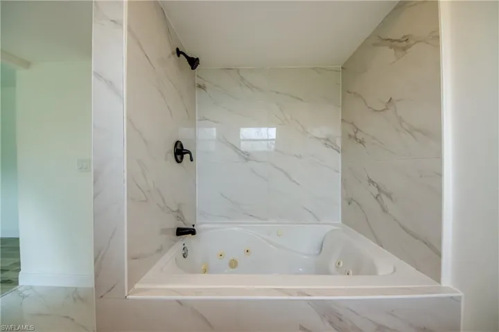 1124 Nw 1st Pl, Cape Coral, Florida 33993