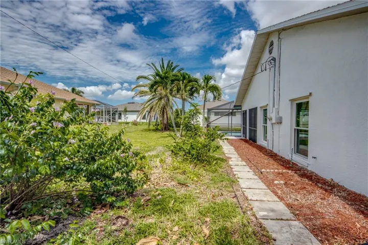 1124 Nw 1st Pl, Cape Coral, Florida 33993