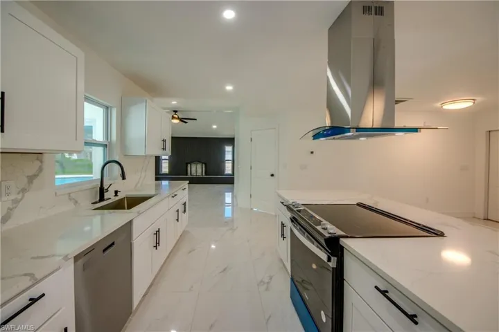 1124 Nw 1st Pl, Cape Coral, Florida 33993