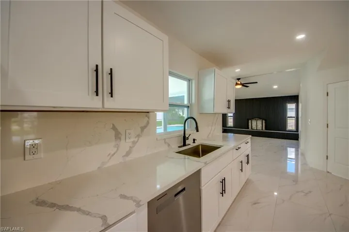 1124 Nw 1st Pl, Cape Coral, Florida 33993