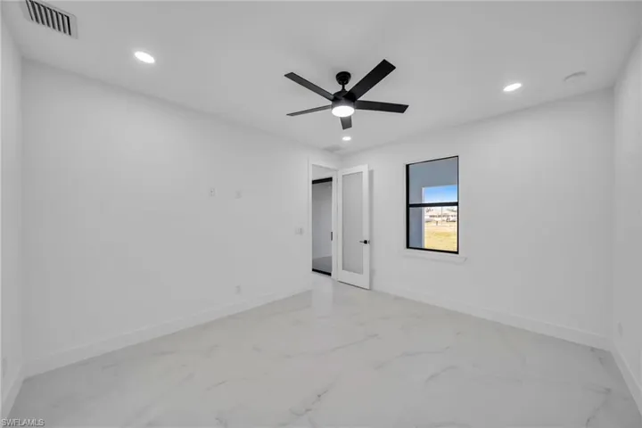 Empty room featuring ceiling fan