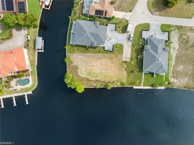 1101 SE 38th  ST, Cape Coral, FL 33904