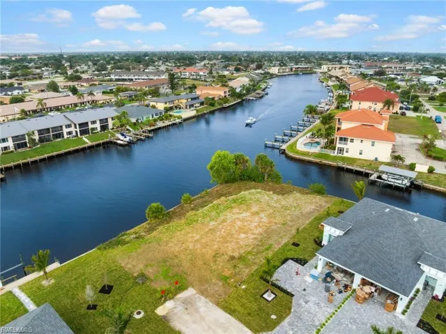 1101 SE 38th  ST, Cape Coral, FL 33904