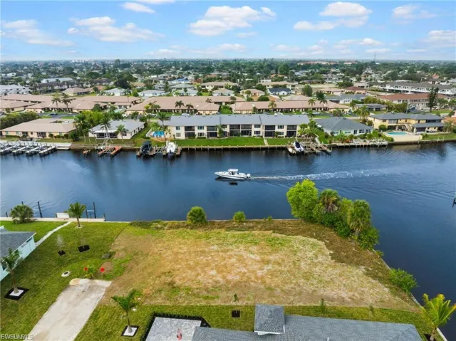 1101 SE 38th  ST, Cape Coral, FL 33904