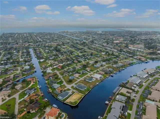 1101 SE 38th  ST, Cape Coral, FL 33904