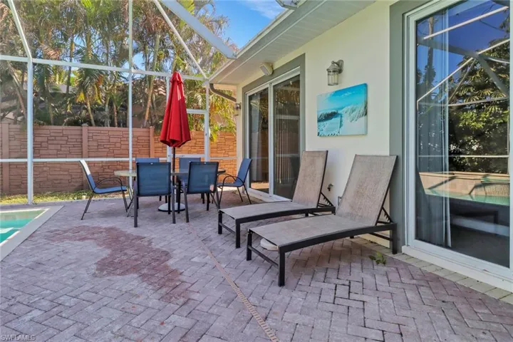 View of patio / terrace with glass enclosure