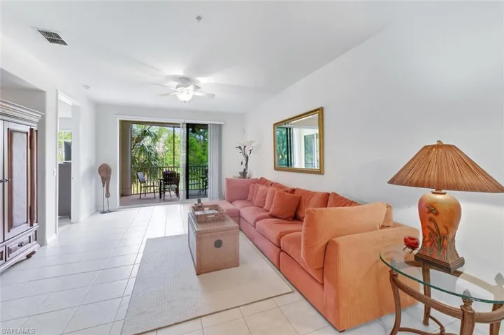 4863 Hampshire Ct # 106, Naples, Florida 34112