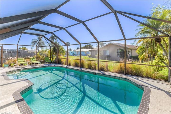 1438 N Larkwood SQ, FORT MYERS FL 33919