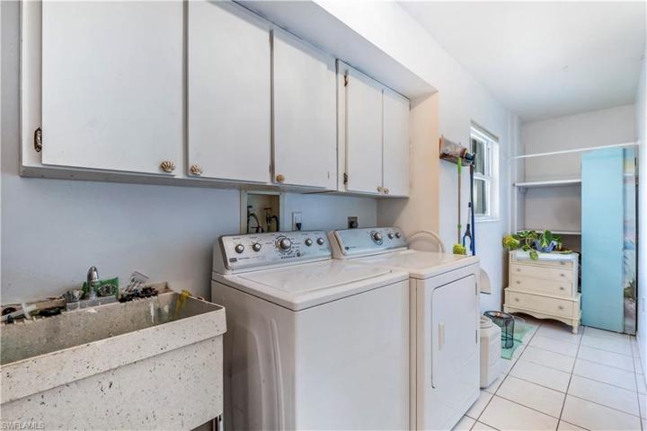 1438 N Larkwood SQ, FORT MYERS FL 33919