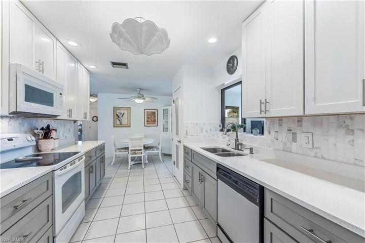 1438 N Larkwood SQ, FORT MYERS FL 33919